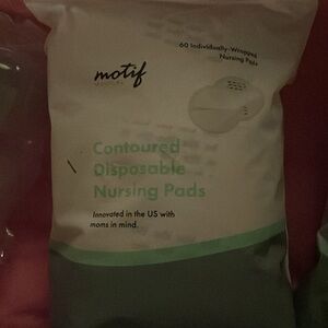 Contoured Disposable Nursing Pads - White